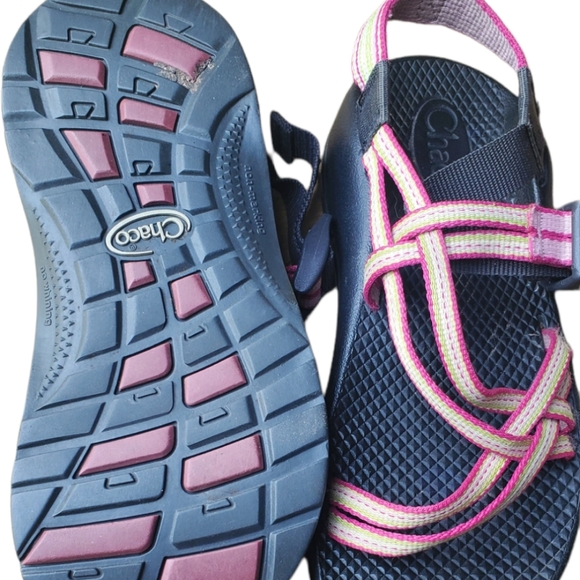 Youth CHACOS Two Strap Pink/Purple Patterned  4Y - Picture 2 of 3